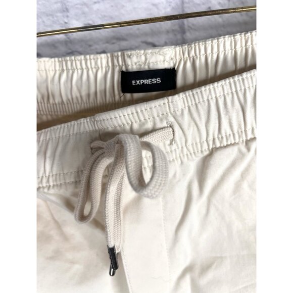 EXPRESS Men's Ivory Flat Front Elastic Waist 6" Inseam Shorts NWT Medium - Picture 3 of 5